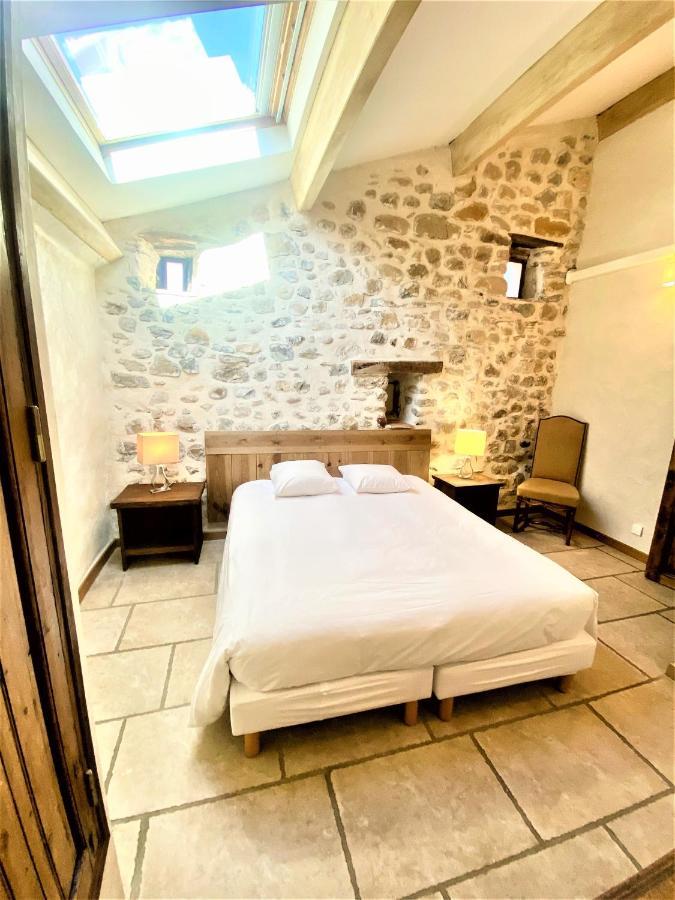 Gite De Groupe 9Ch Ou 3 Gites Independants De 3Ch - Patio Et Piscine Interieure Chauffee Toute L'Annee Vallon-Pont-d'Arc Exterior photo